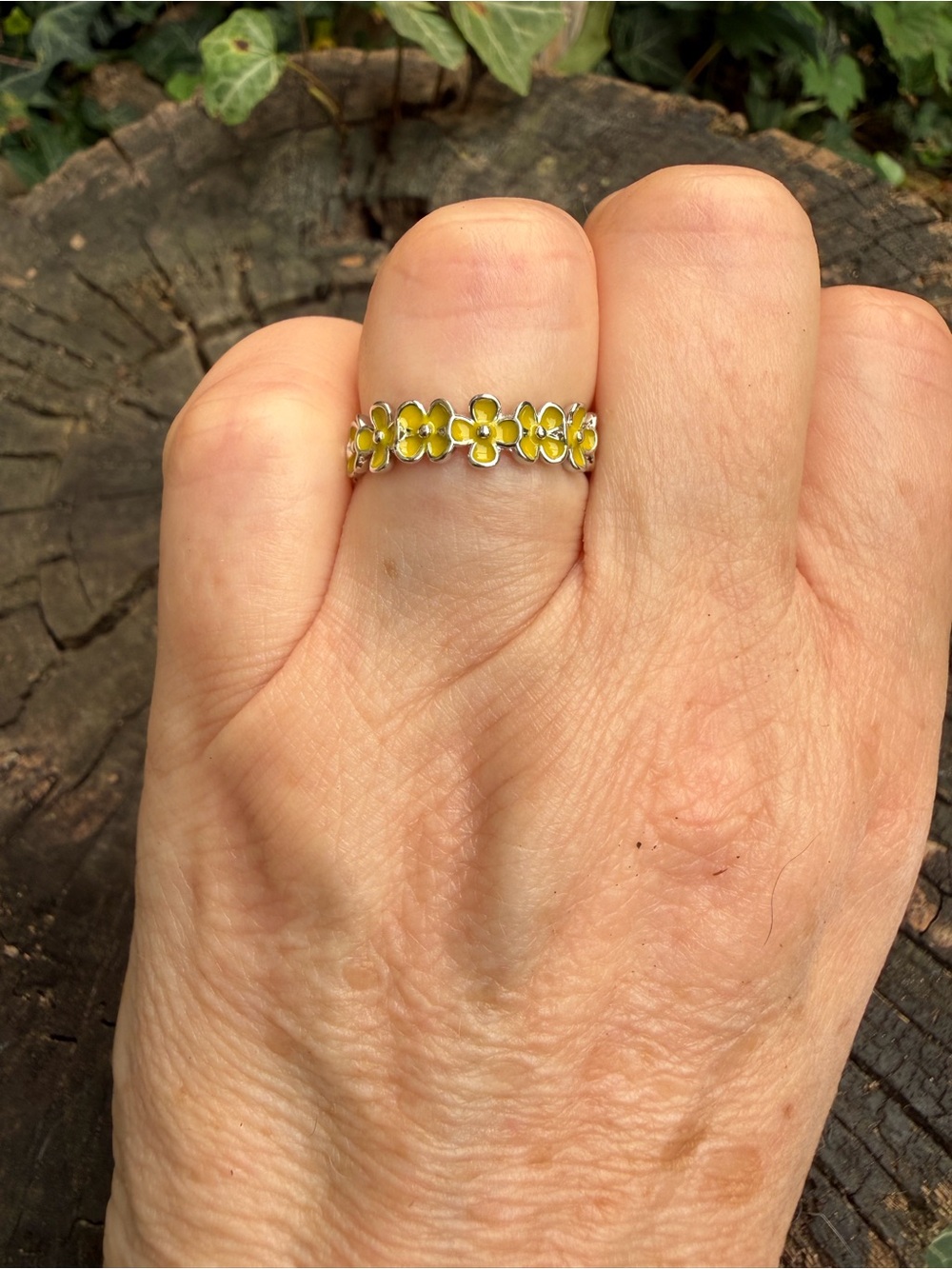 🌼 Sunny Yellow Floral Silver-Tone Eternity Band Ring - Enamel Flowers